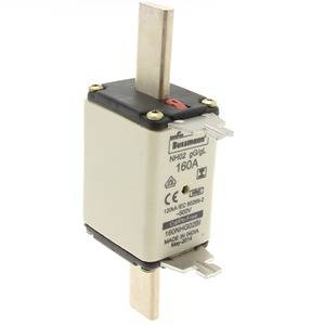 Eine Bussmann NH-Sicherung mit 160A Nennstrom, geeignet für 500V AC. Sie hat Anschlusskontakte oben und unten, erkennbar an der Markenaufschrift.