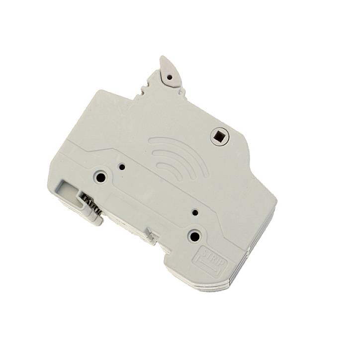 Ein weißes, rechteckiges Gerät mit einer hervorstehenden Lasche an der Oberseite und einem Schraubanschluss. Geeignet für elektrische Anwendungen.