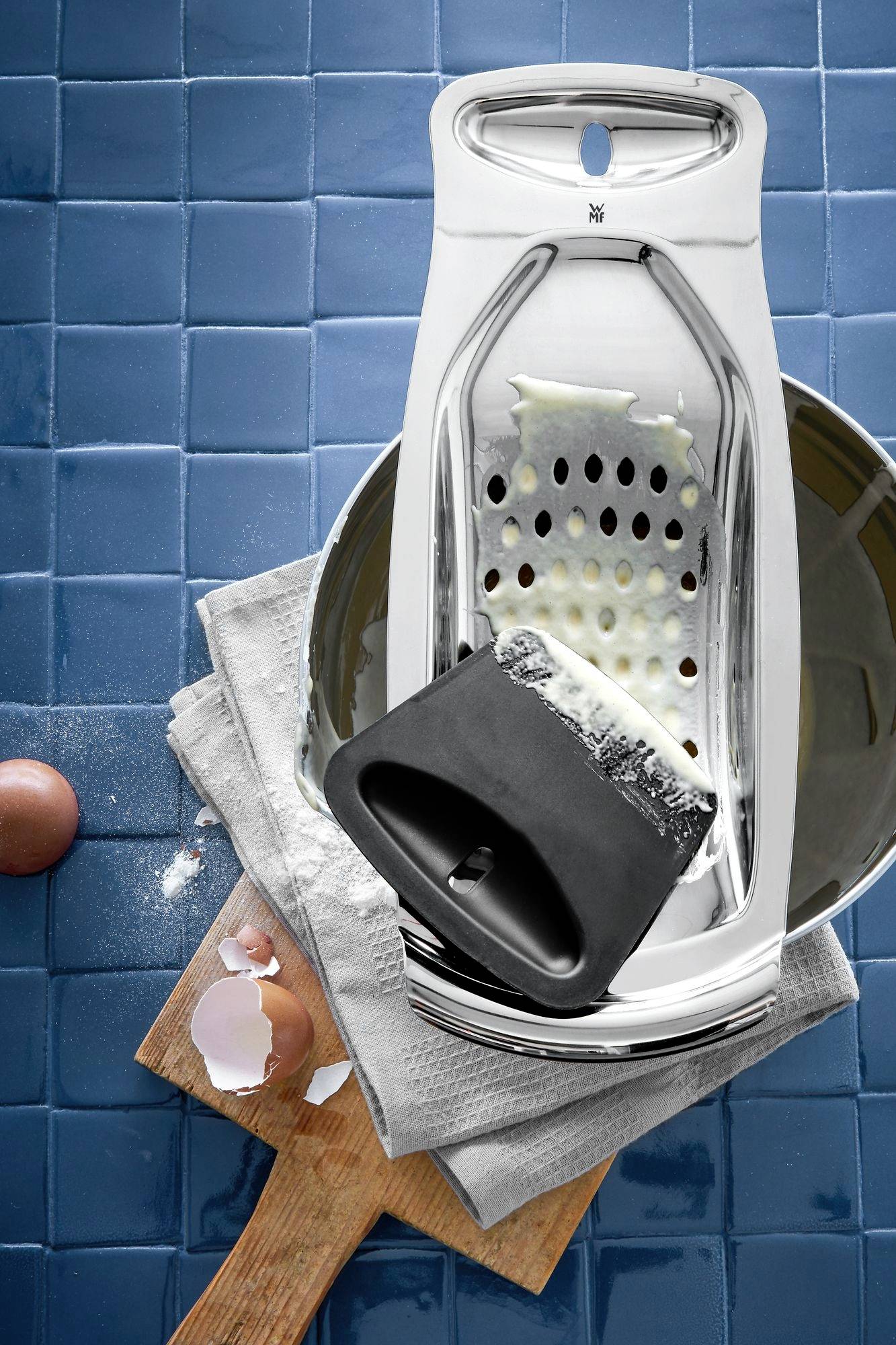 WMF 3201000748 Spätzle-Profi Spätzlereibe mit Teigschaber 35x14cm Einhängerille Edelstahl