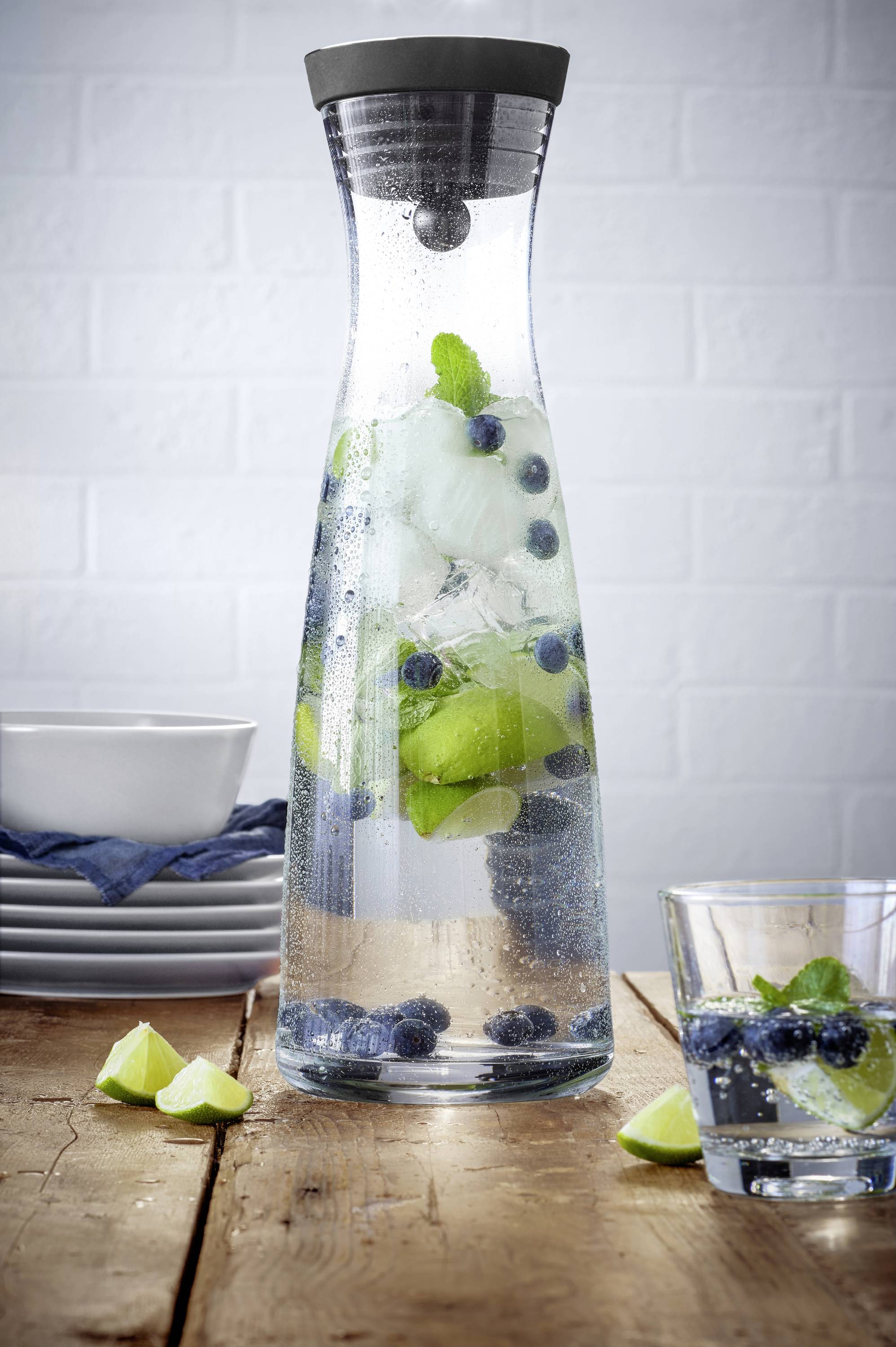 WMF Basic - Wasserkaraffe - Grösse 11.3 cm - Höhe 32.7 cm - 1.5 L - Schwarz