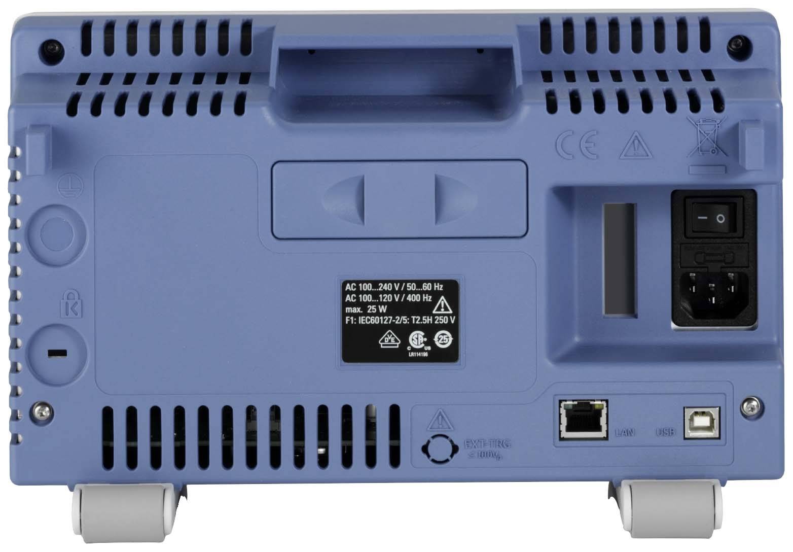 Der blaue Koffer zeigt die Rückseite mit Lüftungsschlitzen, Stromanschluss, Ethernet-Port und Rollen. Geeignet für mobile Geräte.