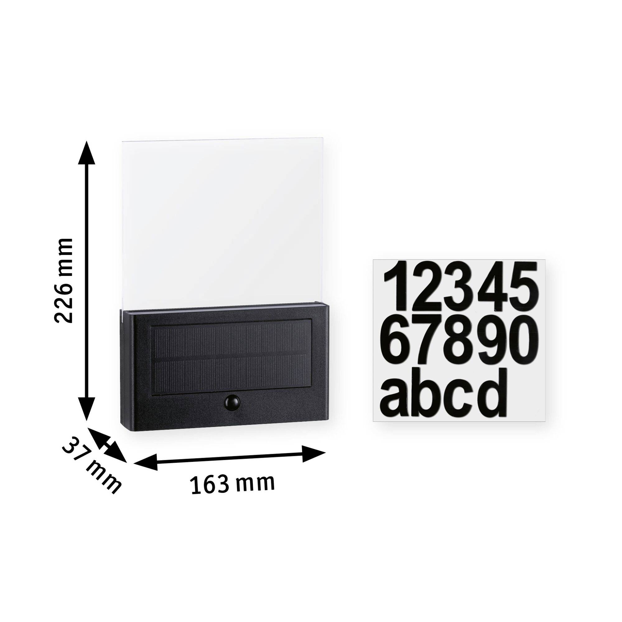 Solar-Hausnummernleuchte mit weißem Panel, schwarzem Kasten und Schriftvorlagen. Maße: 226 mm hoch, 163 mm breit, 37 mm tief.