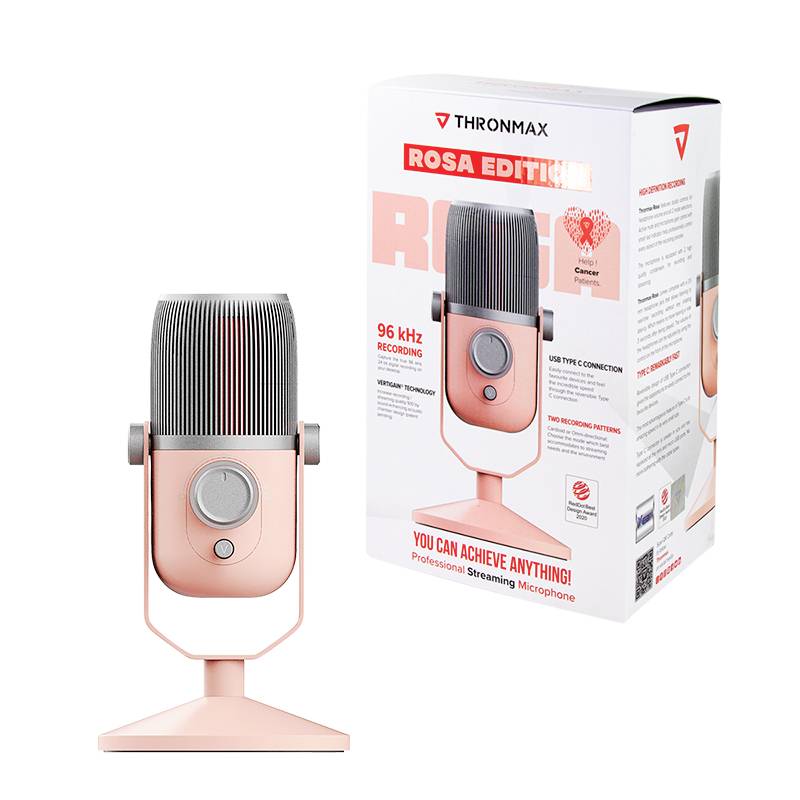 Mikrofon in Rosa, vertikal auf einem Ständer, daneben Verpackung mit Infos: '96 kHz Aufnahme', 'USB Typ-C', 'Professionelles Streaming Mikrofon'.