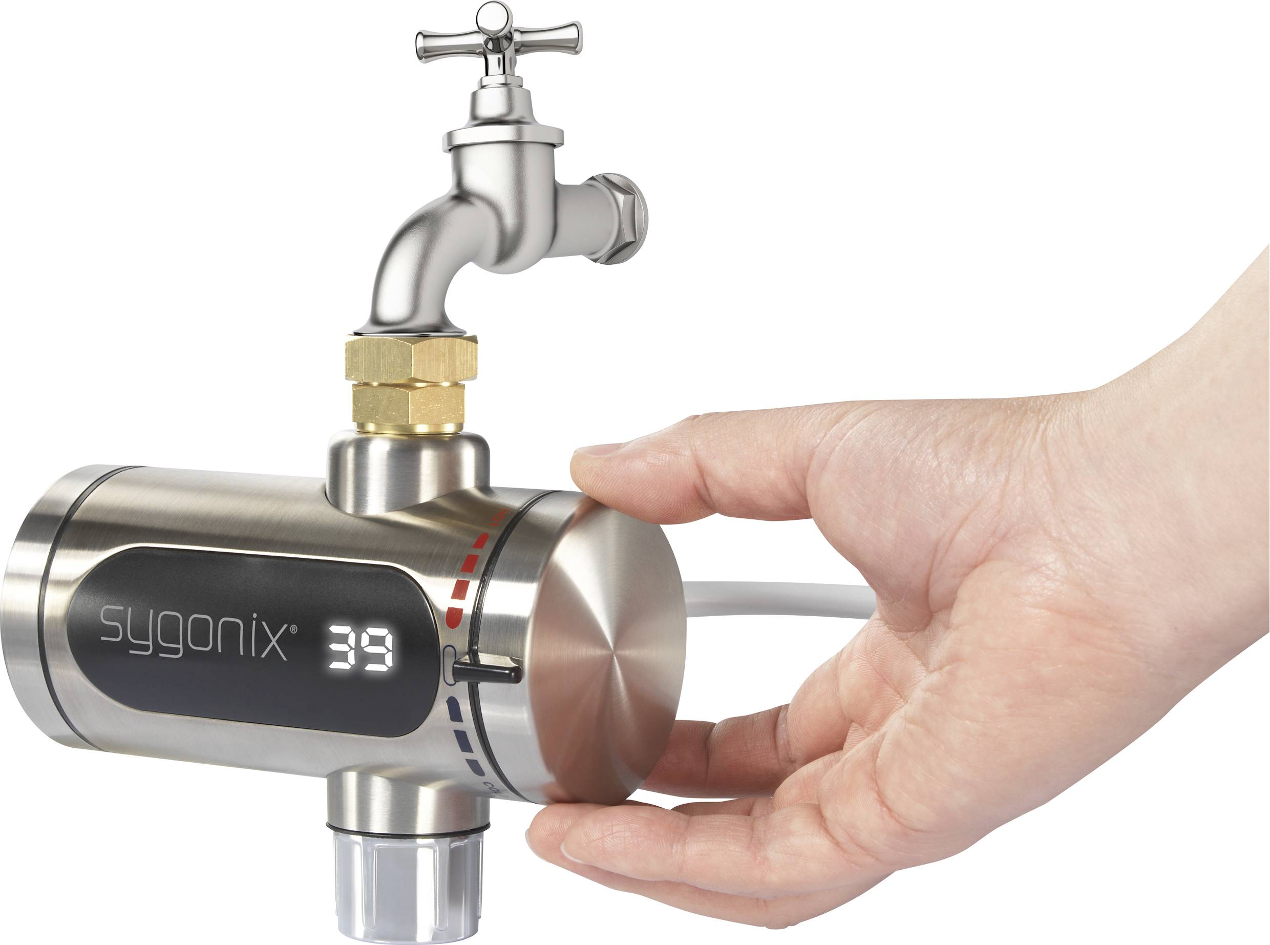 Hand dreht an einem digitalen Wasserhahn mit Temperaturanzeige. Display zeigt '39' Grad an.