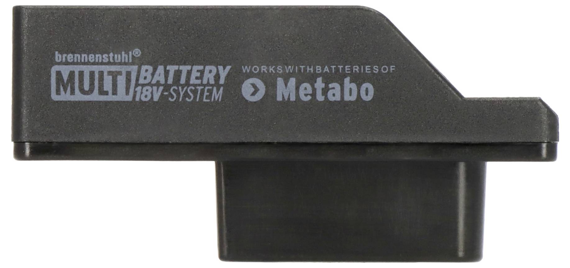 Schwarzer Brennenstuhl 'Multi Battery 18V System' Adapter mit der Aufschrift 'Kompatibel mit Batterien von Metabo'.