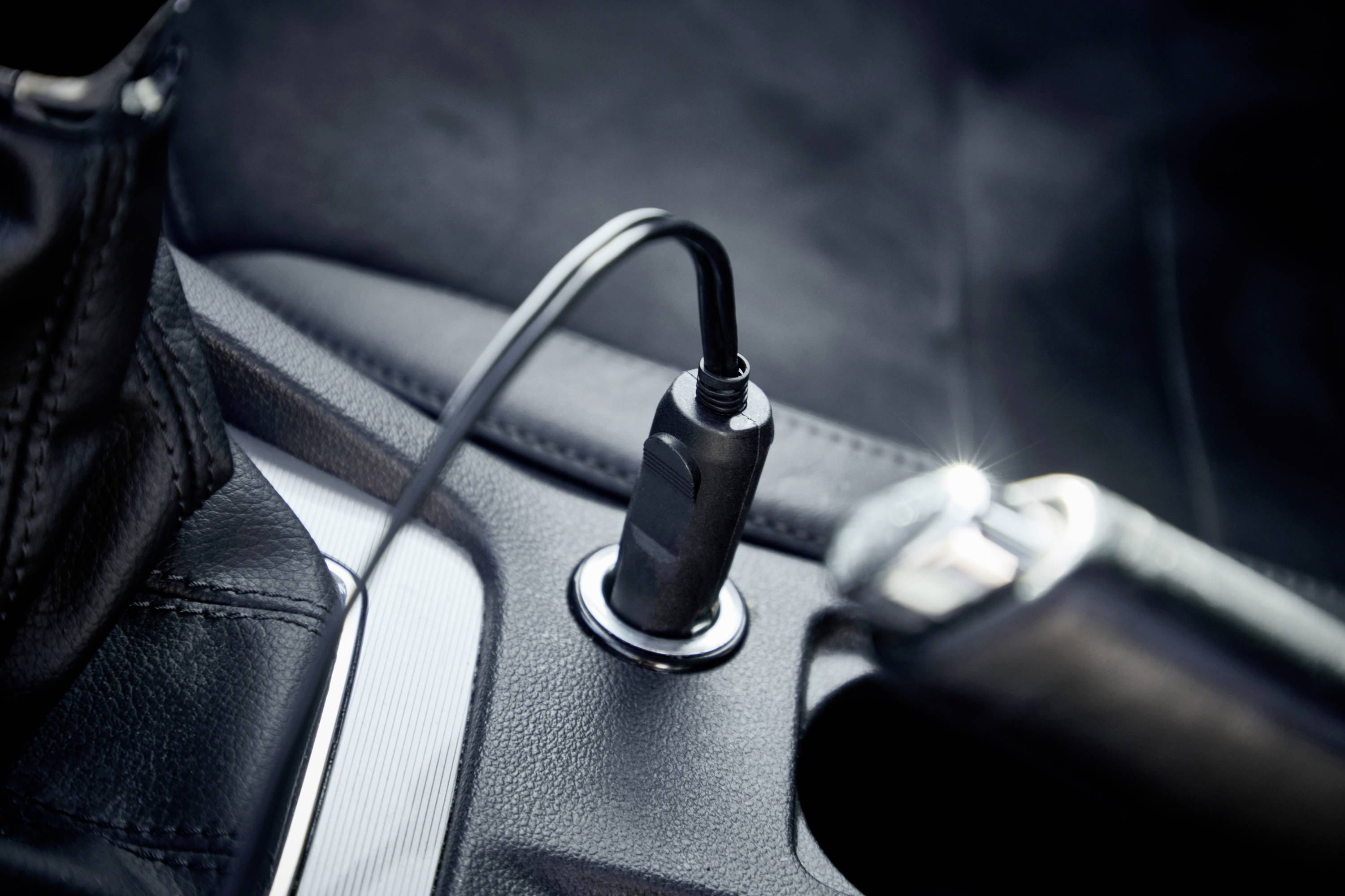 Osram Automotive OTI830 Kompressor TYREinflate 830 5.5 bar Automatische Abschaltung, Digitales Display, mit Arbeitslampe, mit