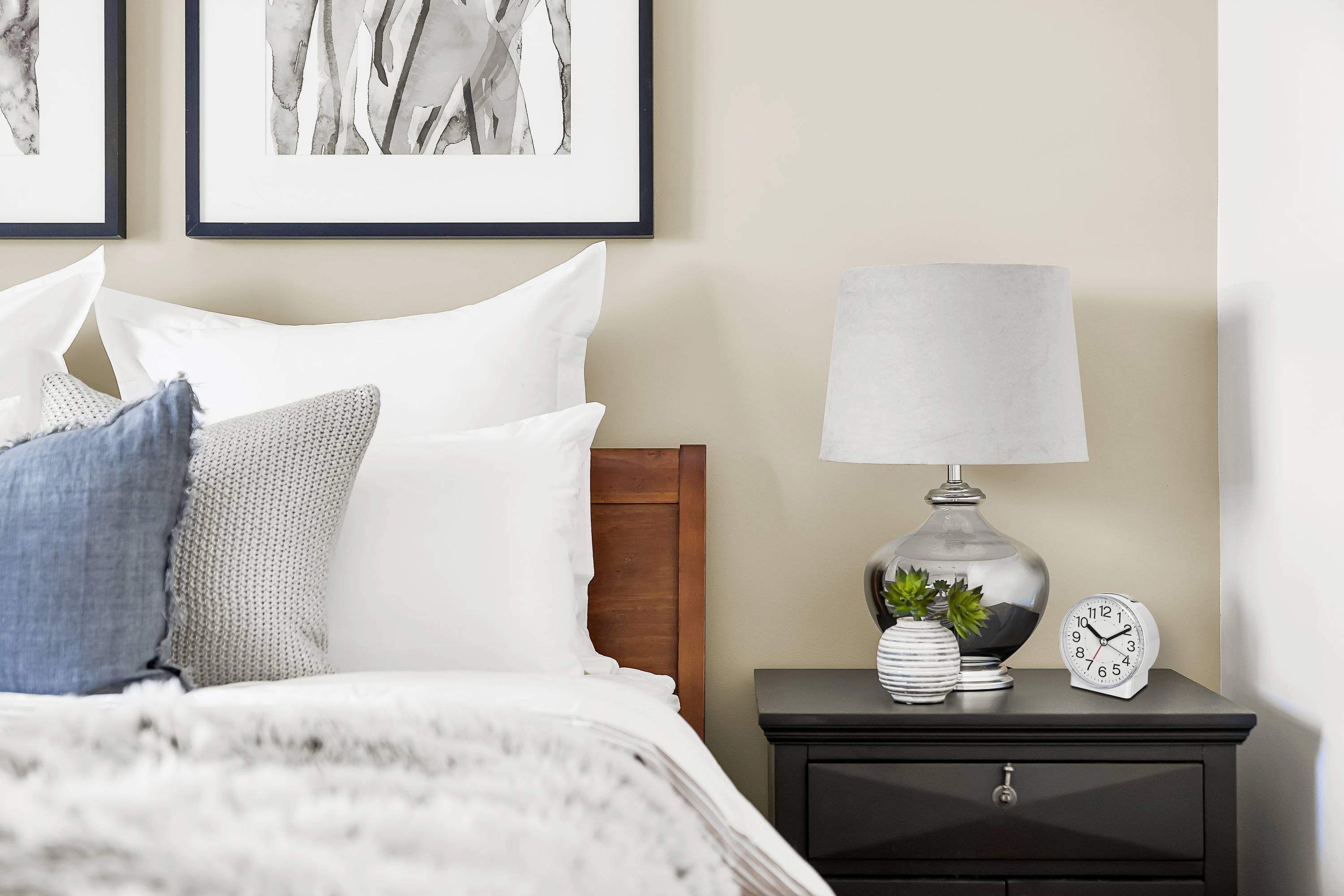 TFA Dostmann 60.1037.02 Quarz Wecker Weiß Alarmzeiten 1