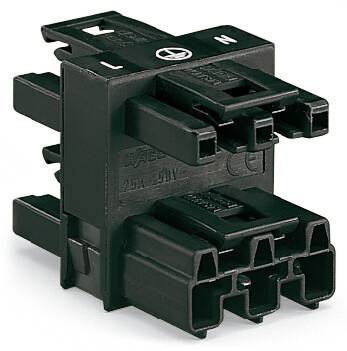 Ein schwarzer elektrischer Steckeradapter mit mehreren Anschlüssen und markierten Eingängen, vermutlich für industrielle Anwendungen.
