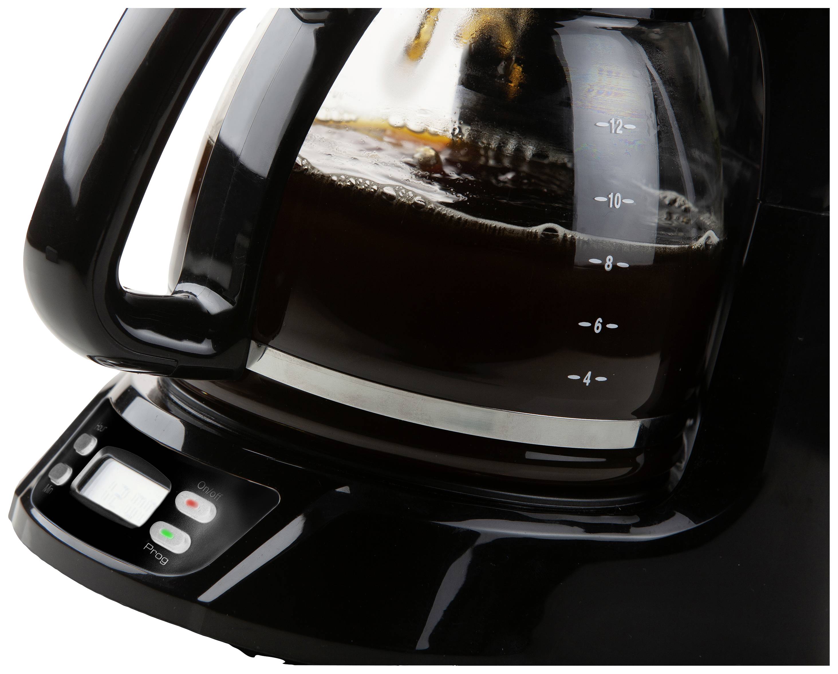 Eine schwarze Kaffeemaschine mit einer halb gefüllten Glaskanne, auf der eine Skala von 4 bis 12 Tassen angezeigt wird.