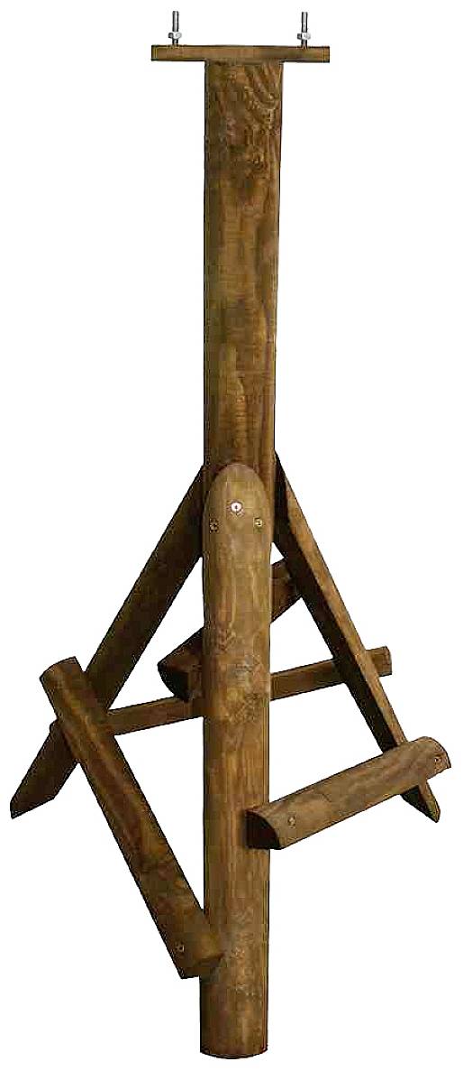 Holzmast mit gekreuzten Stützen und einer kleinen Plattform oben, geeignet für Outdoor-Aktivitäten oder handwerkliche Arbeiten.