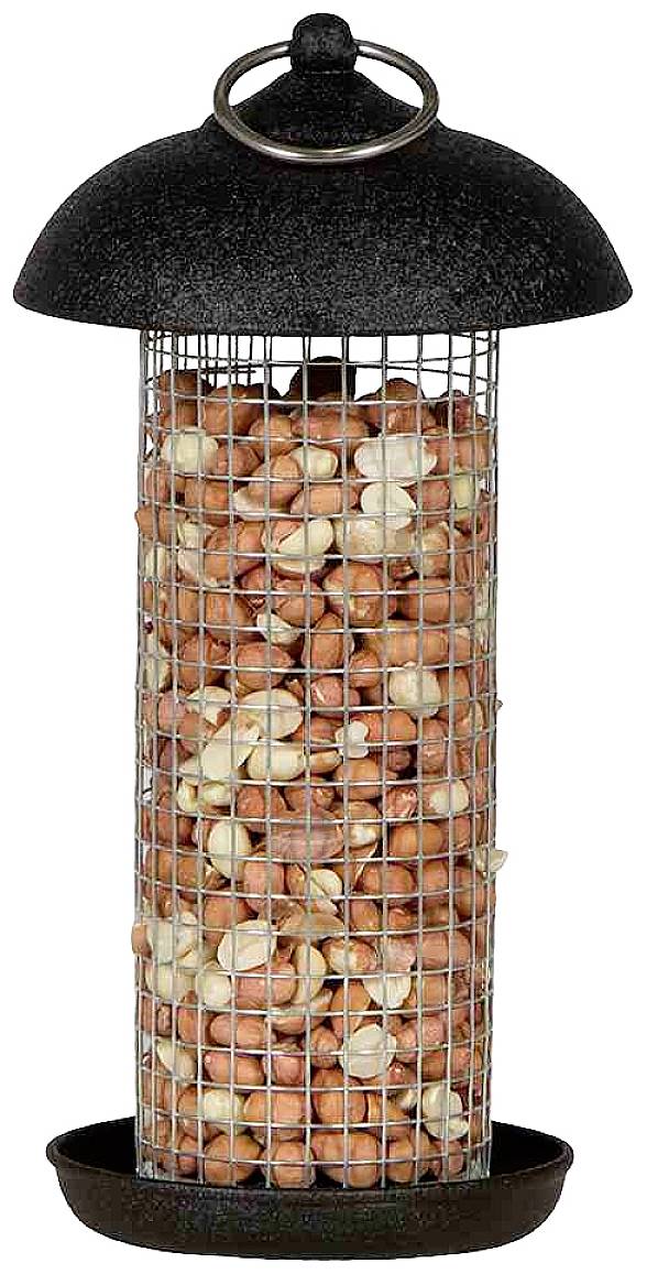 Ein schwarzes, gitterartiges Vogelfutterhaus, gefüllt mit Erdnüssen, hängt von einem Ring.