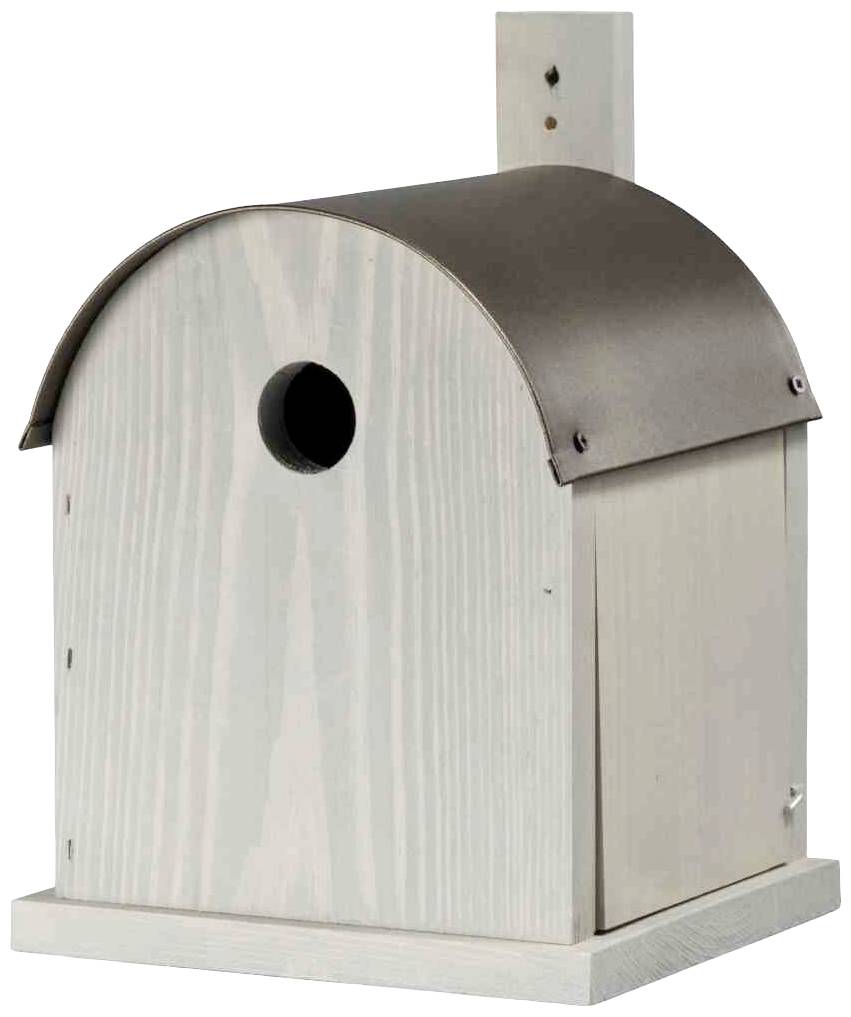 Ein hölzernes Vogelhaus mit rundem Einflugloch und gebogenem Dach. Es ist grau gestrichen und verfügt über eine rückseitige Befestigung.