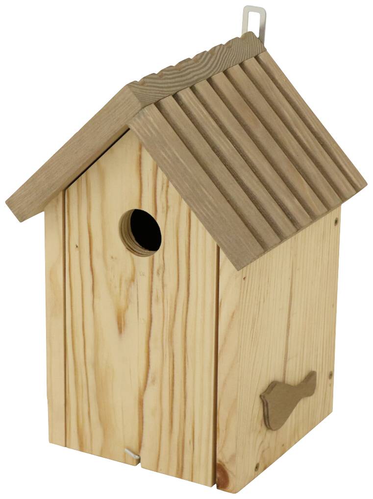 Ein hölzernes Vogelhaus mit schrägem Dach und einem runden Eingang an der Vorderseite, geeignet für kleine Vögel zum Nisten.