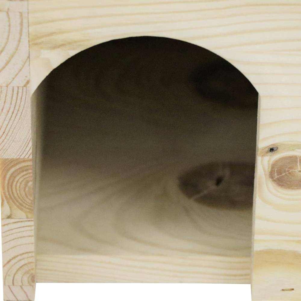 Ein strukturiertes Holzstück mit einem zentralen, halbkreisförmigen Ausschnitt. Holzmaserungen sind sichtbar. Der Zweck ist unklar.