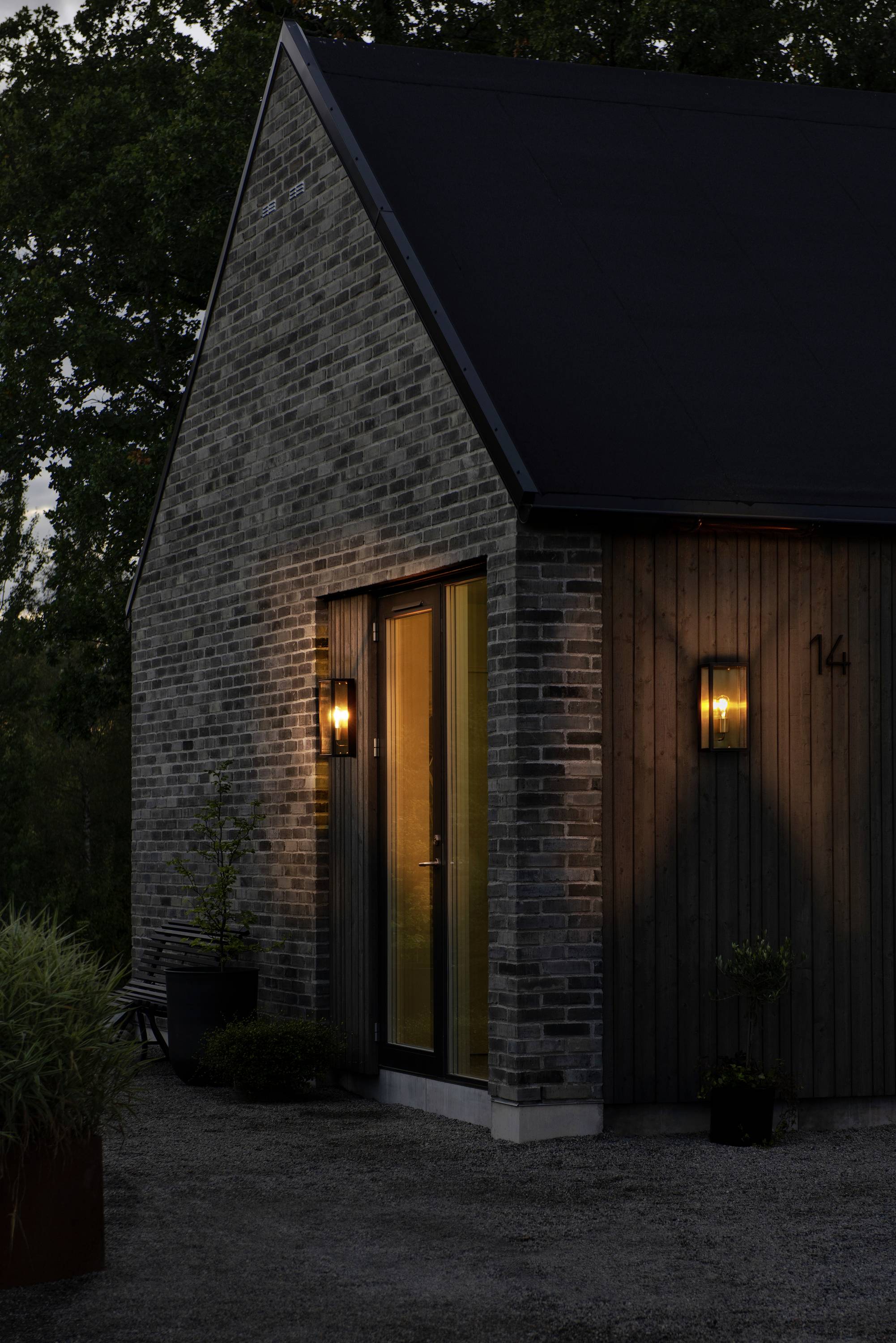 Konstsmide Carpi schwarz/messing 7349-758 Außenwandleuchte E27 Schwarz, Messing