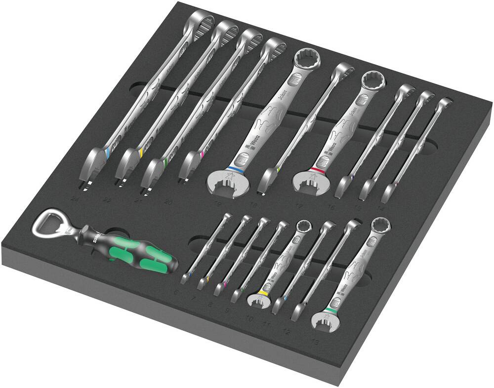 Ein Set von Schraubenschlüsseln und Bits in verschiedenen Größen auf einem Schaumstoffhalter, zur organisierten Aufbewahrung von Werkzeugen.