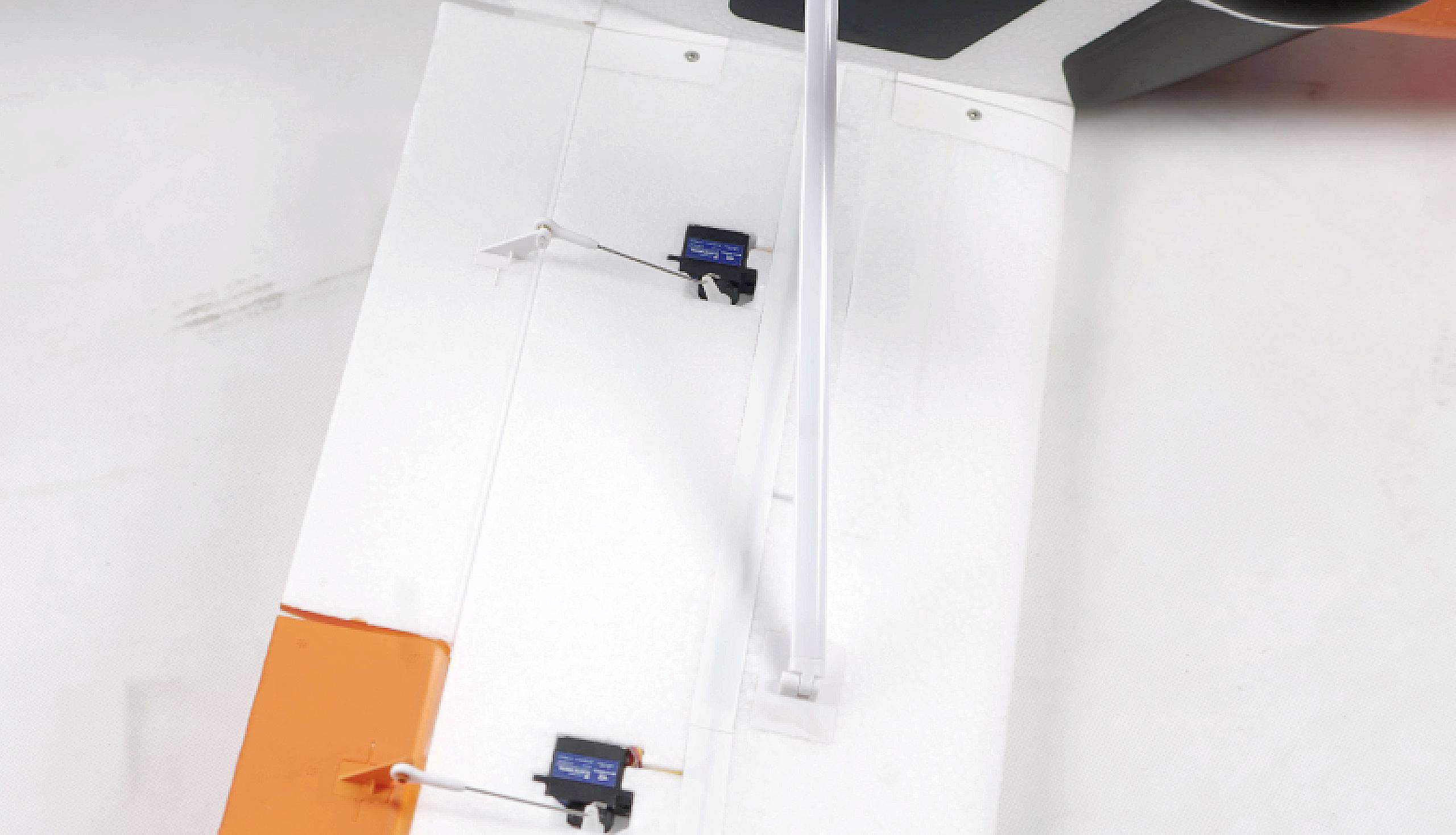 Amewi AMXPlanes Tasman Weiß, Orange, Grau RC Modellflugzeug PNP 1500mm