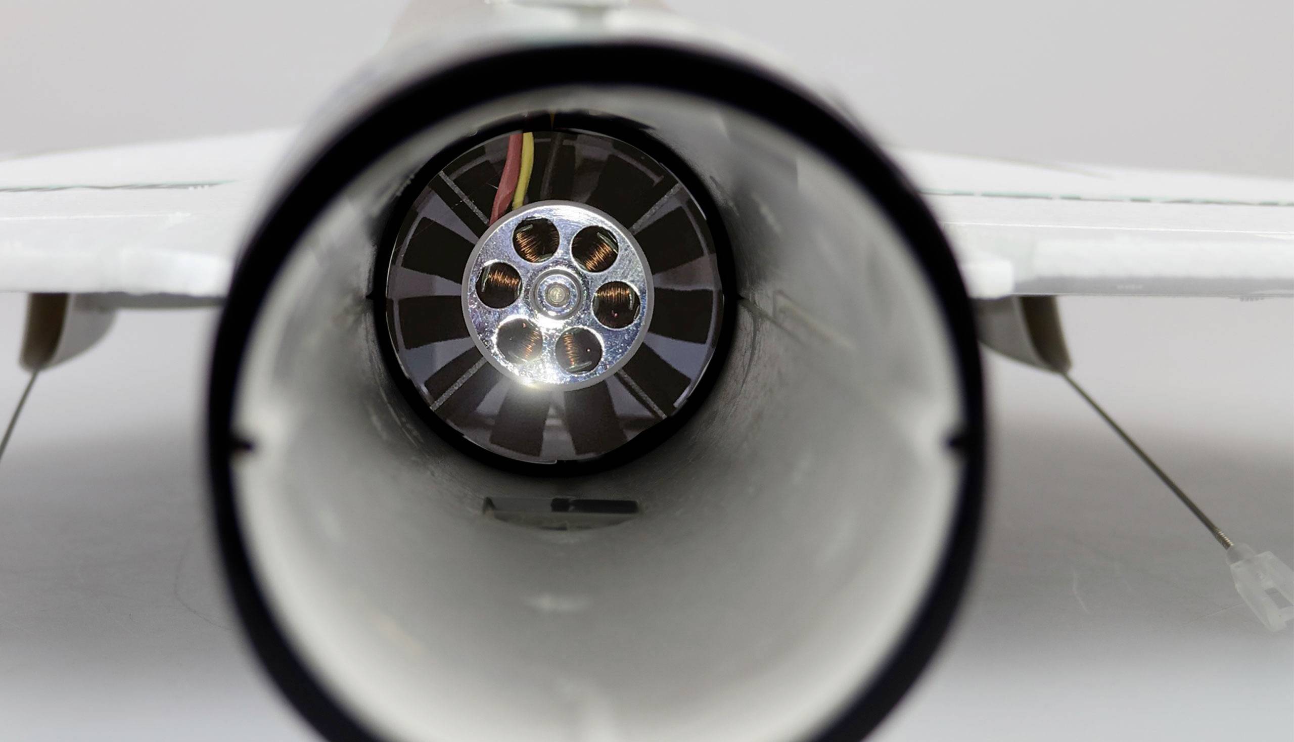 Amewi AMXFlight Delta Wing Schwarz, Türkis, Gold RC Jetmodell PNP 550mm