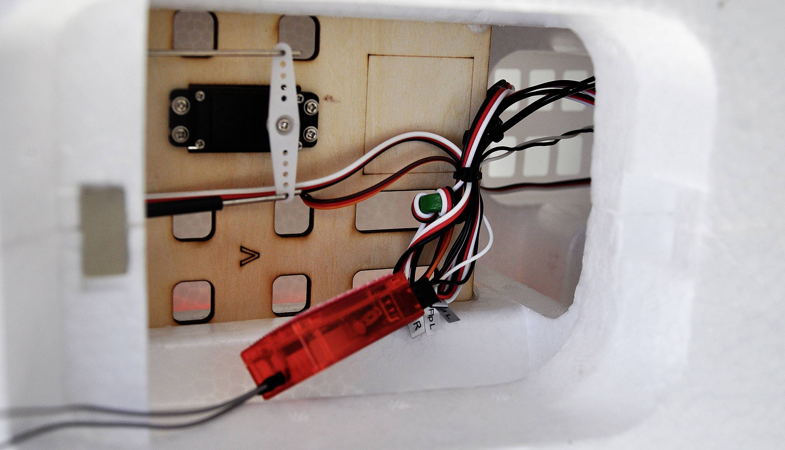 Amewi AMXFlight Turbo Bushmaster Weiß, Rot RC Modellflugzeug PNP 1830mm