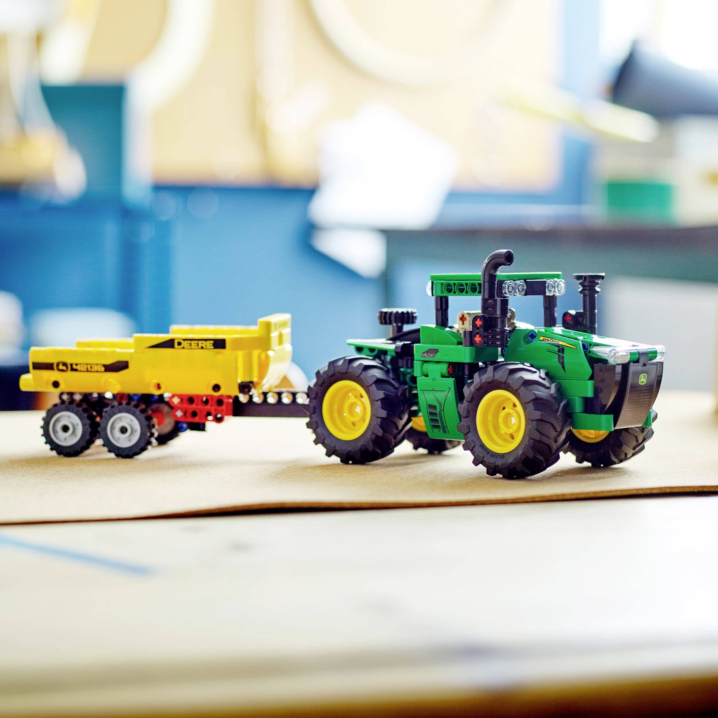 42136 LEGO® TECHNIC John Deere 9620R 4WD Tractor