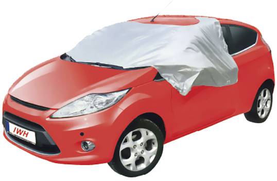 Rotes Auto mit silberner Abdeckung über der Windschutzscheibe und den vorderen Fenstern, auf weißem Hintergrund.