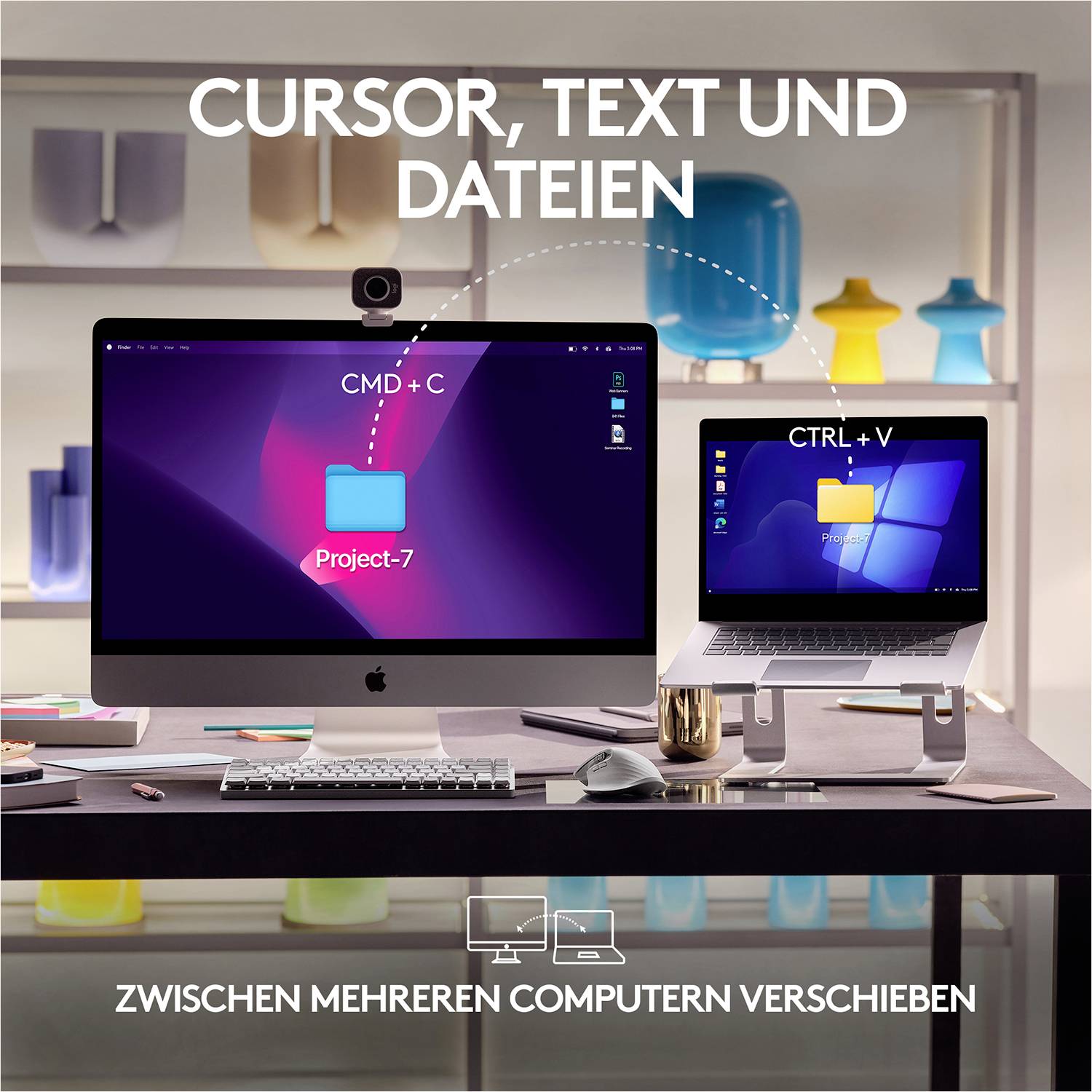 'Zwei Computer auf Schreibtisch, Desktop und Laptop zeigen Dateiübertragung mit 'CMD+C', 'CTRL+V'. Austausch von Cursor, Text, Dateien.'