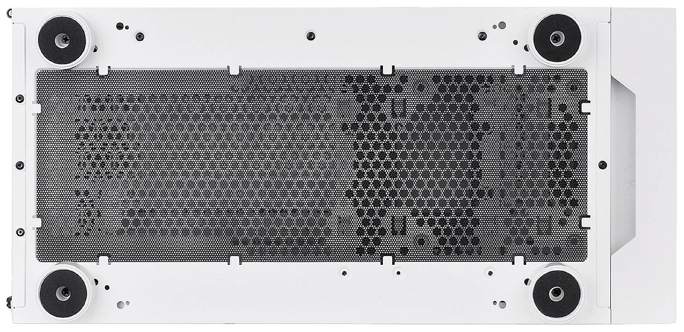 Metallgitter an der Unterseite eines weißen Computergehäuses mit runden Gummifüßen an den Ecken.