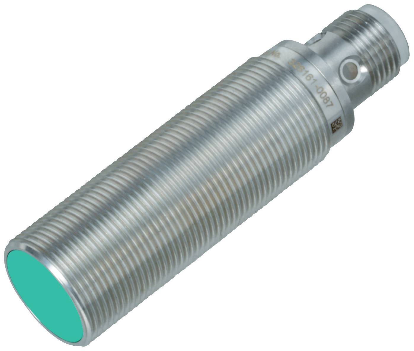 Ein zylindrischer Näherungssensor aus Metall mit einem gerippten Gehäuse und einem grünen Sensorkopf.