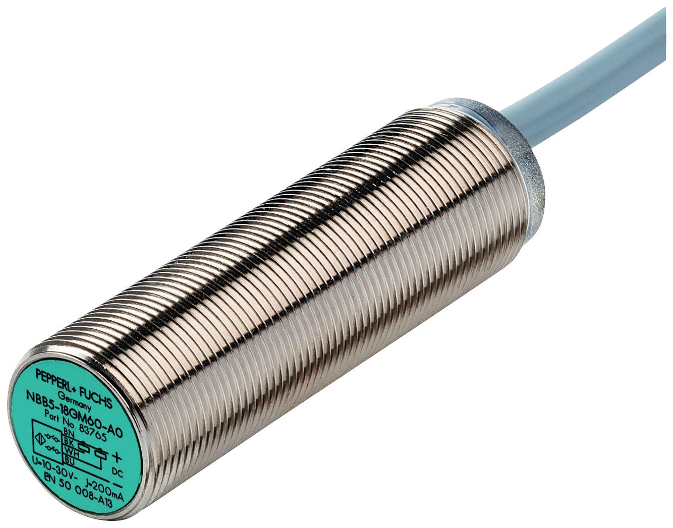 Ein zylindrischer Näherungssensor, mit einem blauen Kabel verbunden. Auf der Vorderseite befinden sich technische Spezifikationen.