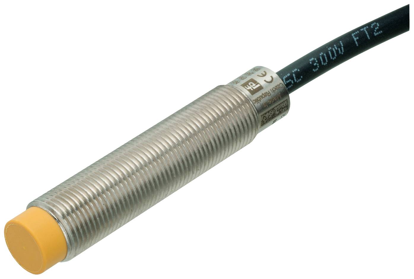 Ein zylindrischer Sensor mit Metallgehäuse und orangener Spitze, an ein schwarzes Kabel angeschlossen.