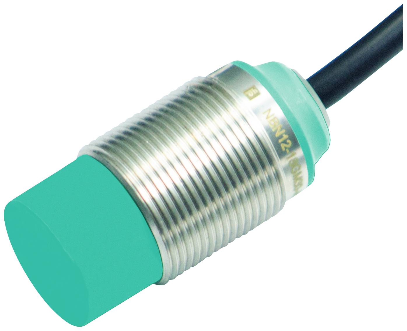 Ein zylindrischer Sensor mit metallischem Gehäuse und grüner Kunststoffkappe, verbunden mit einem schwarzen Kabel.