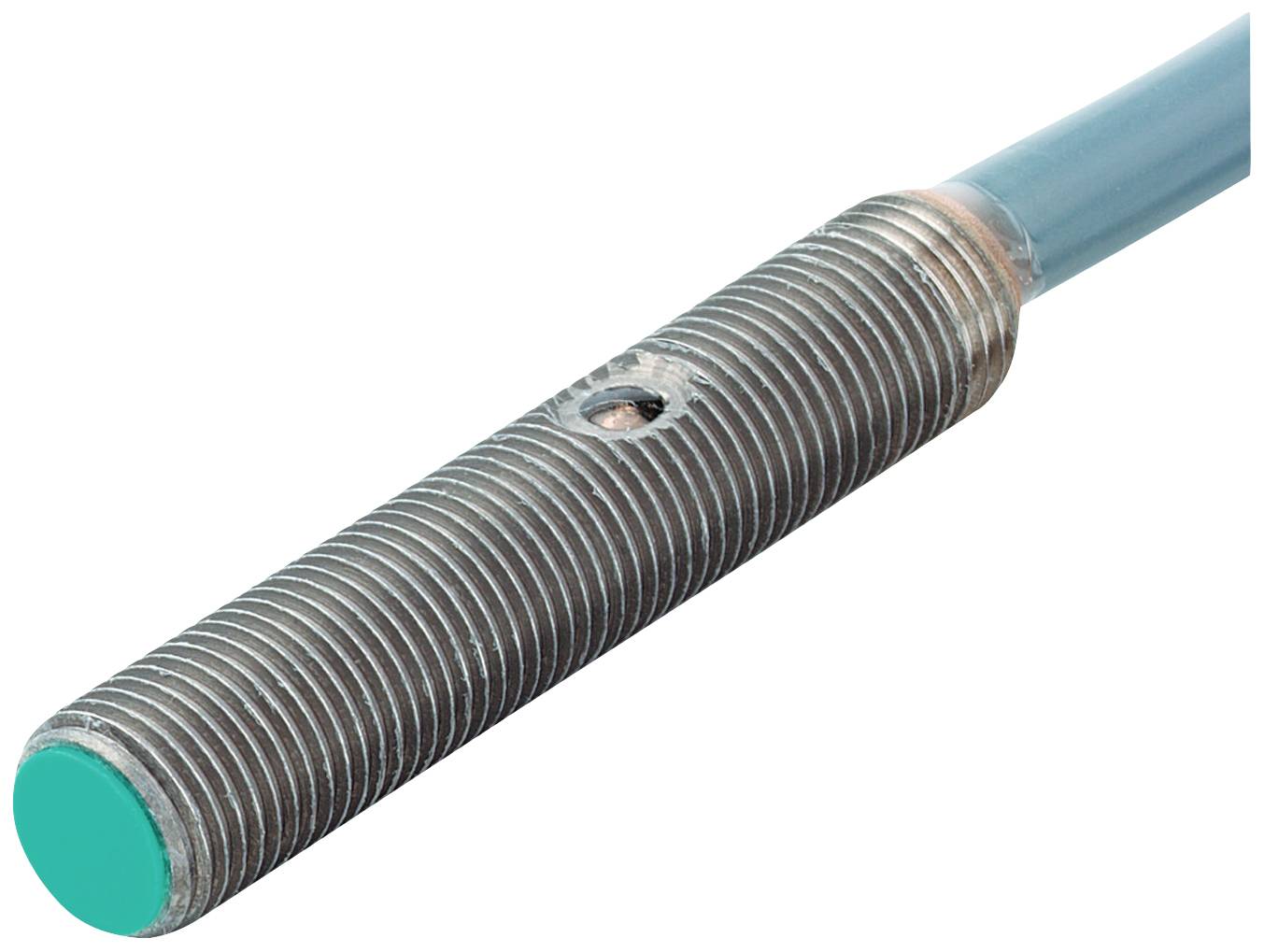 Ein zylindrischer Induktivsensor mit einem blauen Kabel auf der rechten Seite. Geeignet für Positionserkennung in Automatisierungssystemen.