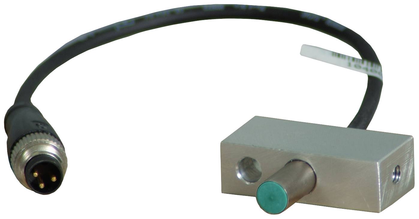Ein rechteckiger kapazitiver Sensor mit grünem Kopf ist an einem Kabel mit Stecker verbunden, bereit für industrielle Anwendungen.