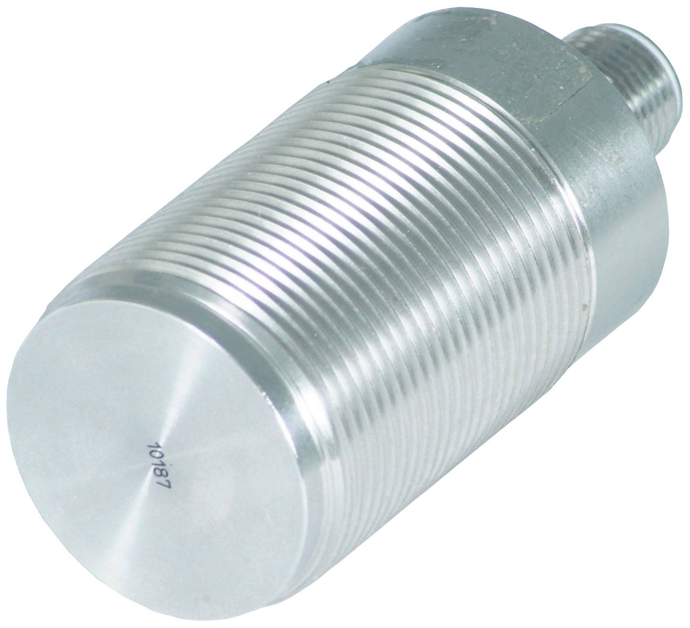 Zylindrischer Metallsensor mit gerippter Oberfläche und kleinem Gewindeanschluss; typischer Induktionssensor.