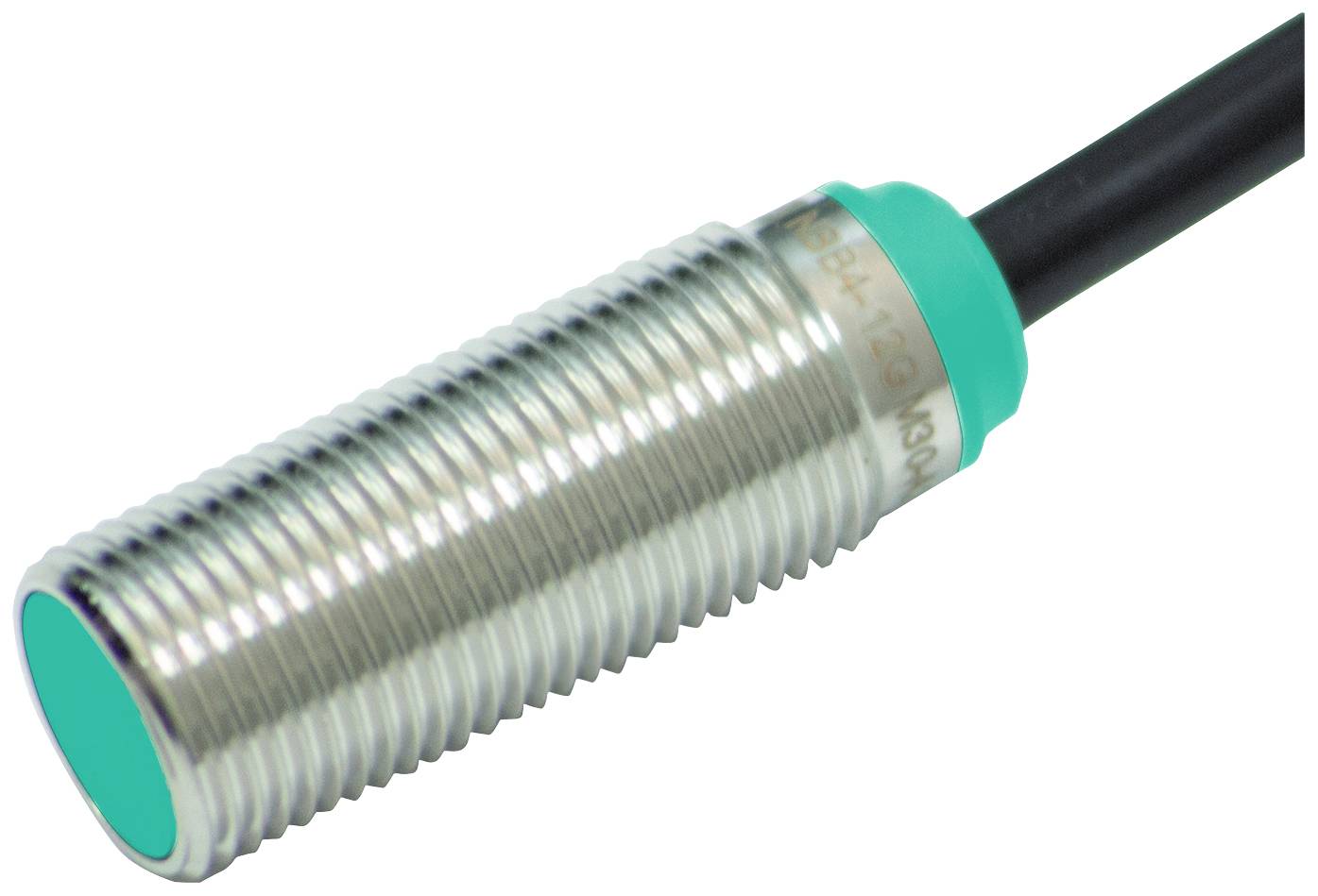 Zylindrischer Induktiver Näherungssensor mit Metallgewinde und grünem Kopf, befestigt an einem schwarzen Kabel. Geeignet zur Objekterkennung.