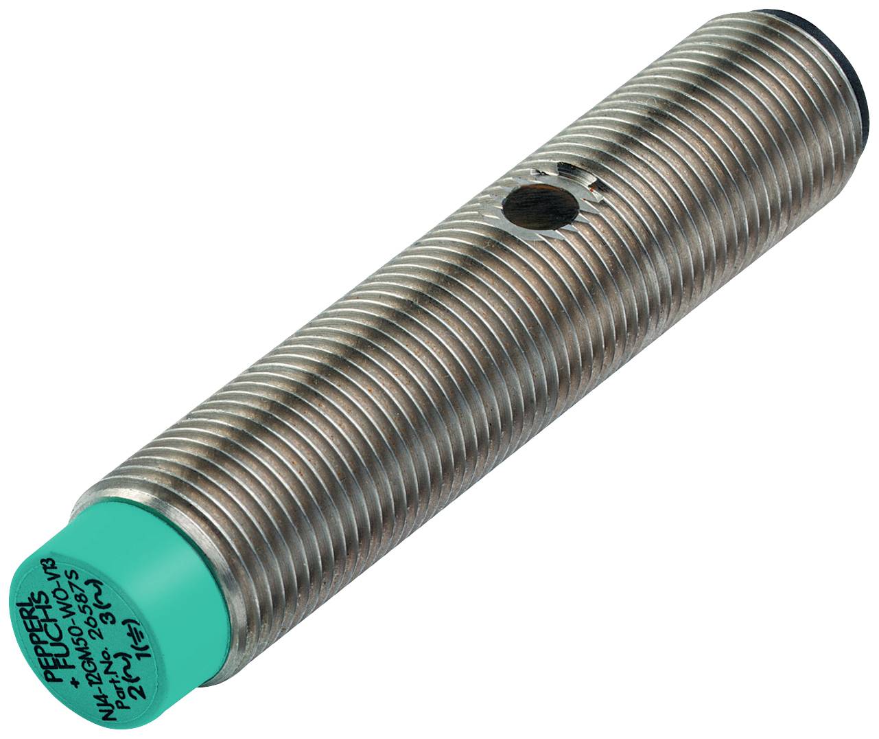 Zylindrischer, gerippter Metall-Sensor mit grünem Endstück. Aufschrift: 'Pepperl+Fuchs, NBB5-18GM50-E0, 5 mm, 10-30 V DC'.