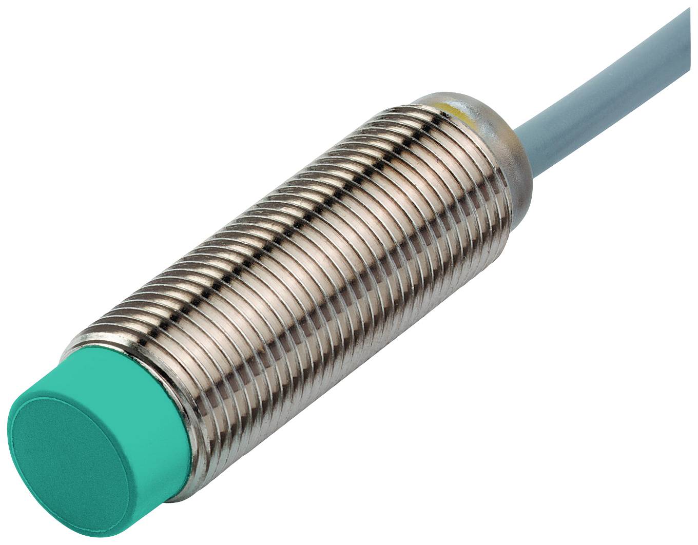 Ein zylindrischer Näherungssensor mit Gewinde, einem blauen Kabel und einer grünen Kappe für die Erkennung in automatisierten Systemen.