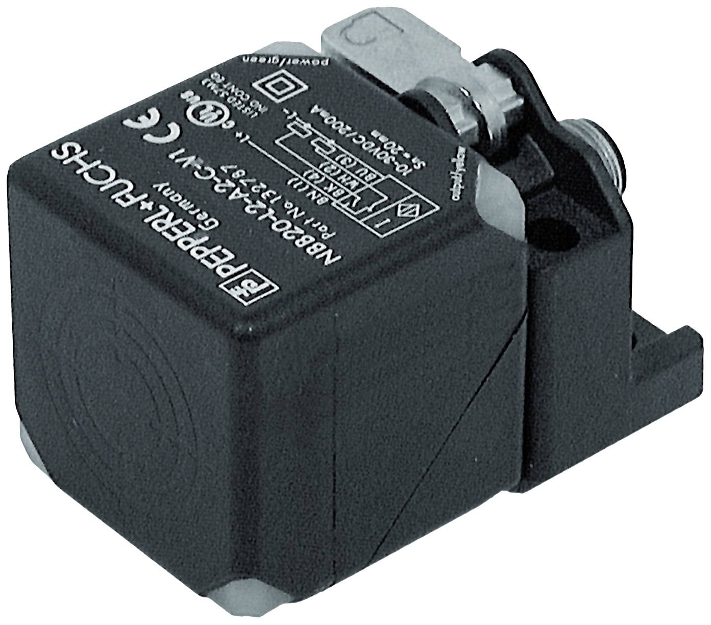 Ein Induktivsensor der Marke Pepperl+Fuchs, Modell NBB2-8GM30-E2-V1, mit CE-Kennzeichnung.
