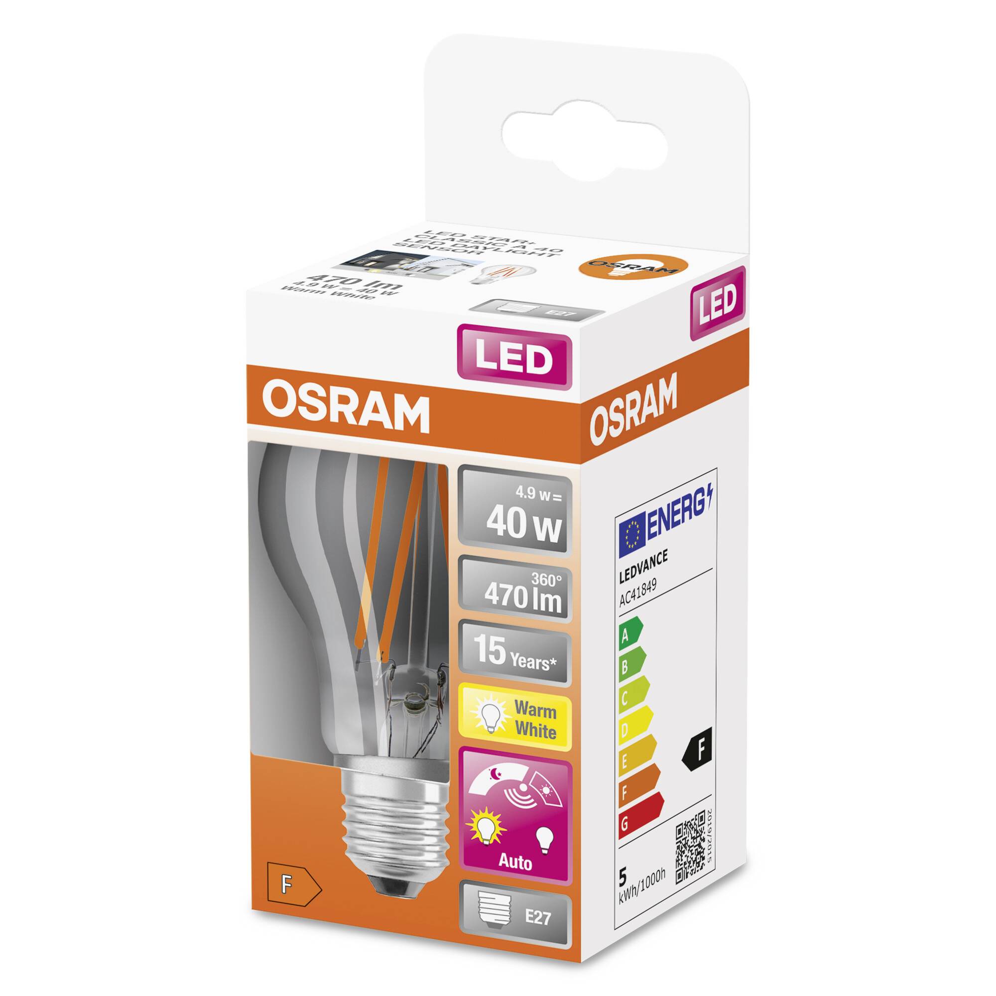 Eine LED-Glühbirne von OSRAM in einer Verpackung mit den Angaben: 4,9 W entspricht 40 W, 470 lm, warmweiß, Energieklasse F, 15 Jahre Lebensdauer.