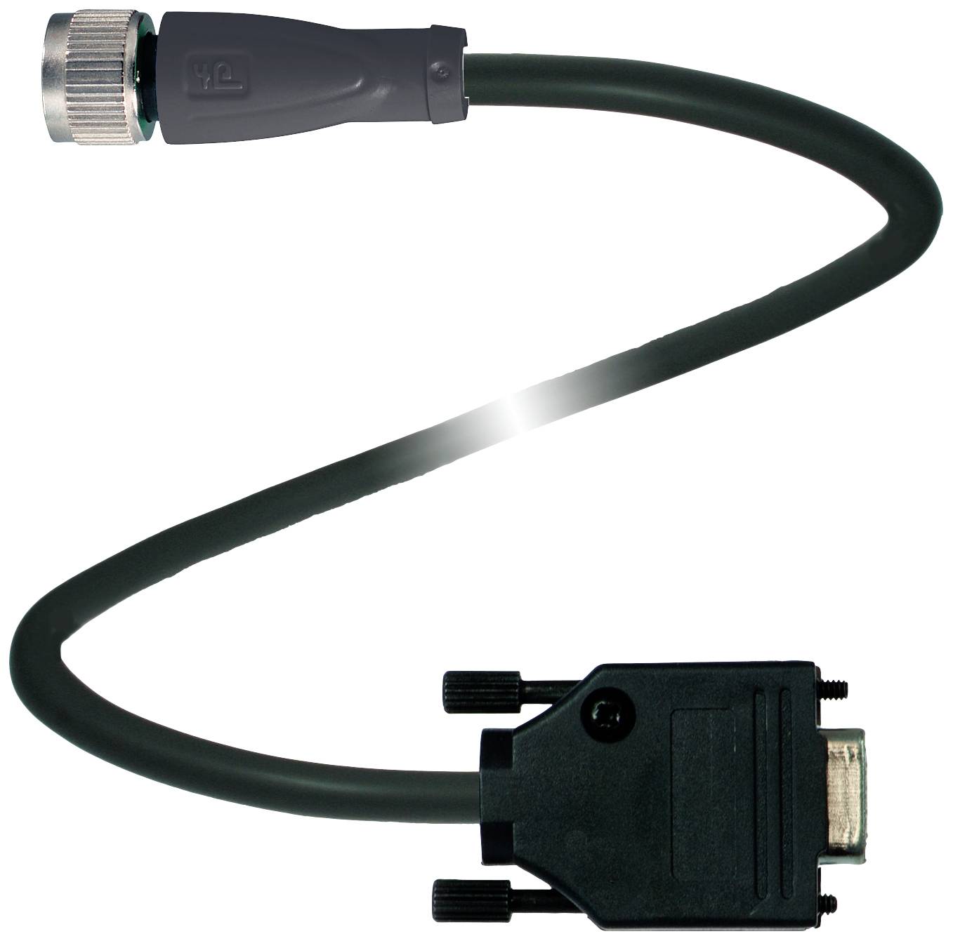 Schwarzes Kabel mit einem Stecker an einem Ende und einem länglichen Anschluss am anderen Ende, auf weißem Hintergrund.