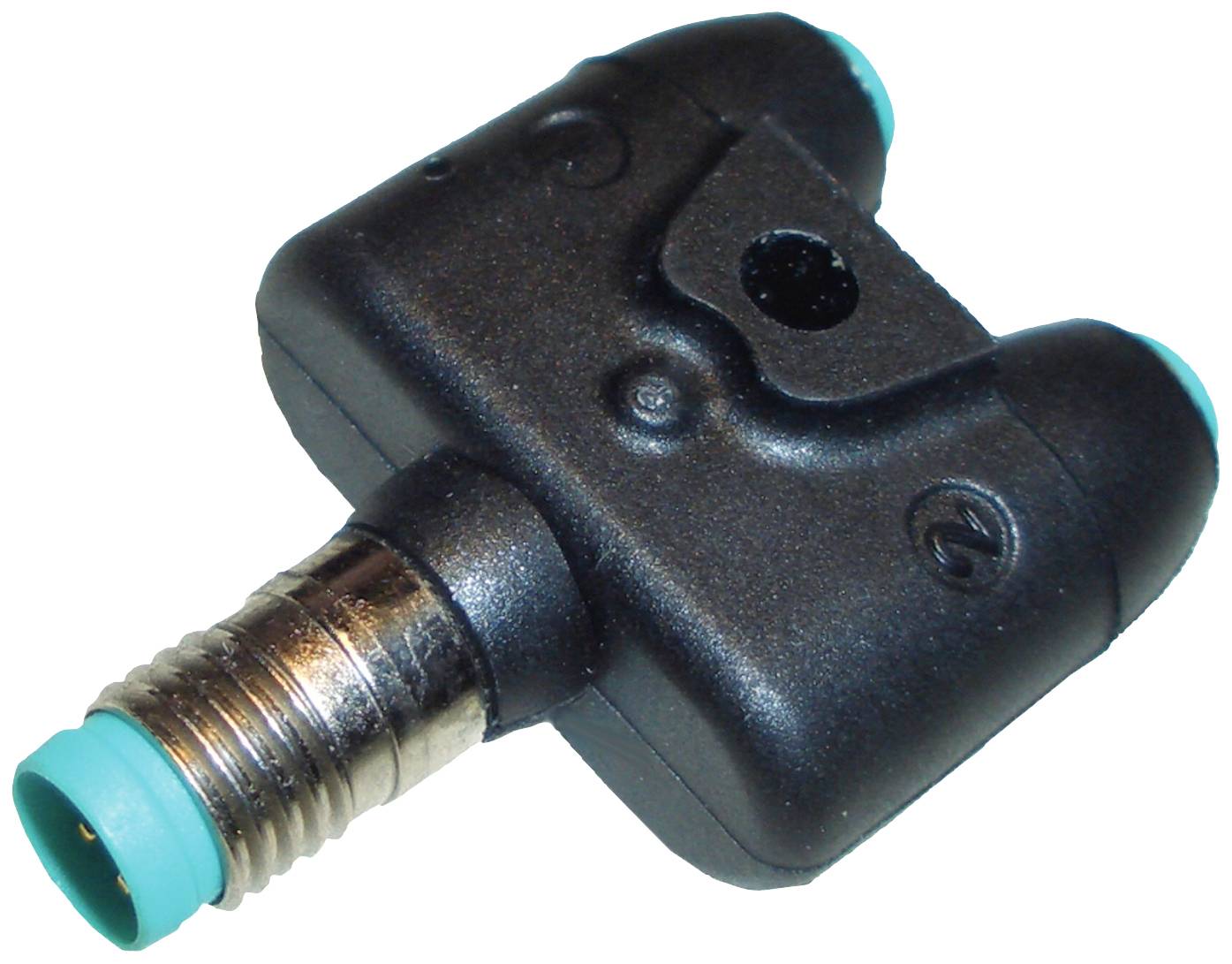 Ein schwarzer, T-förmiger Adapter mit einem Metallgewinde und türkisfarbenen Endkappen, möglicherweise Teil eines elektronischen Anschlusses.