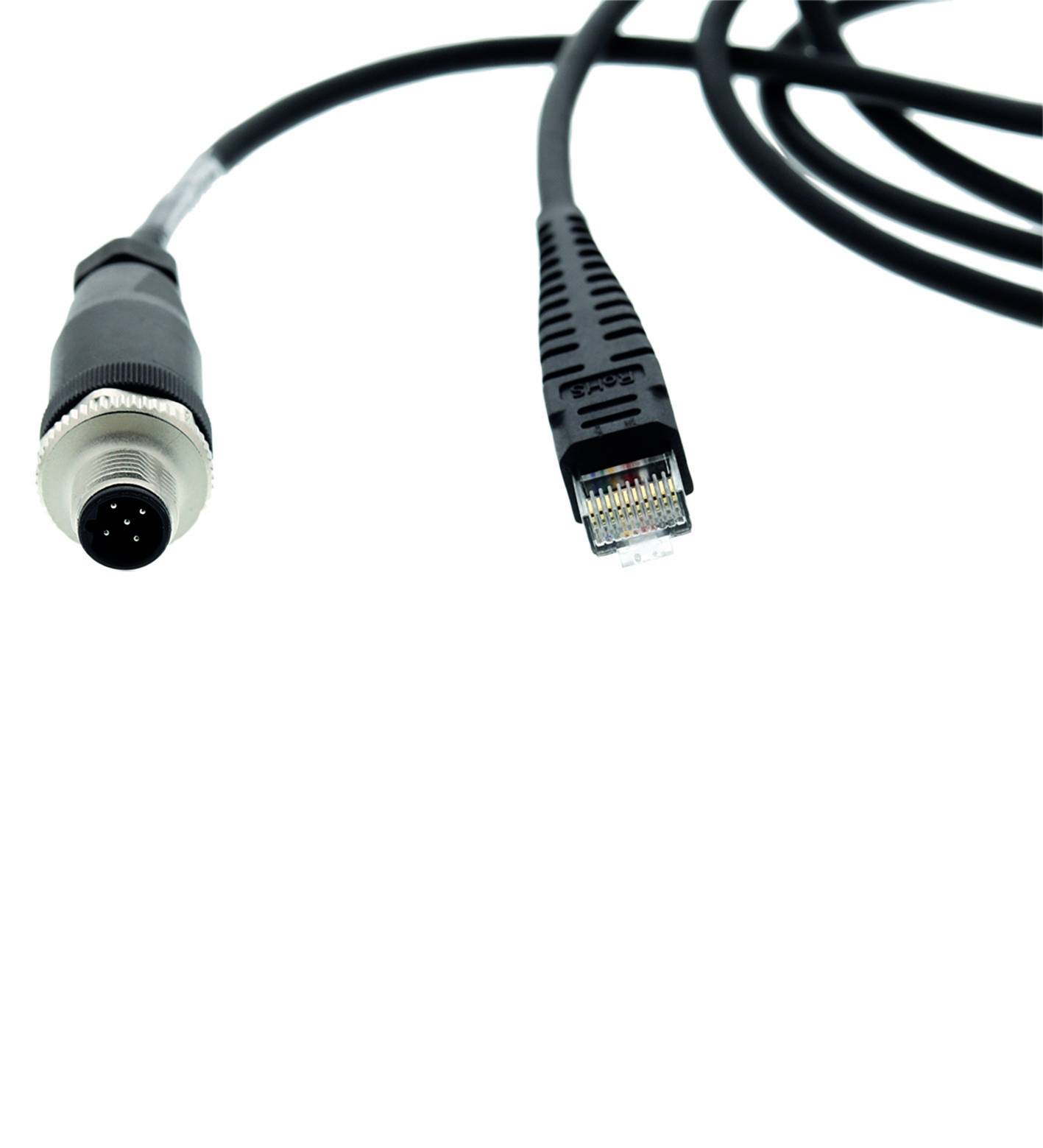 Kabel mit M12-Steckverbinder und RJ45-Anschluss, das für industrielle Netzwerke verwendet wird.