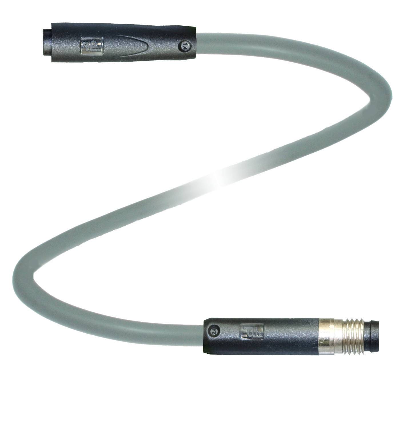 Graues Kabel mit zwei schwarzen, vierpoligen Steckern an den Enden. Kabel bildet eine geschwungene S-Form.