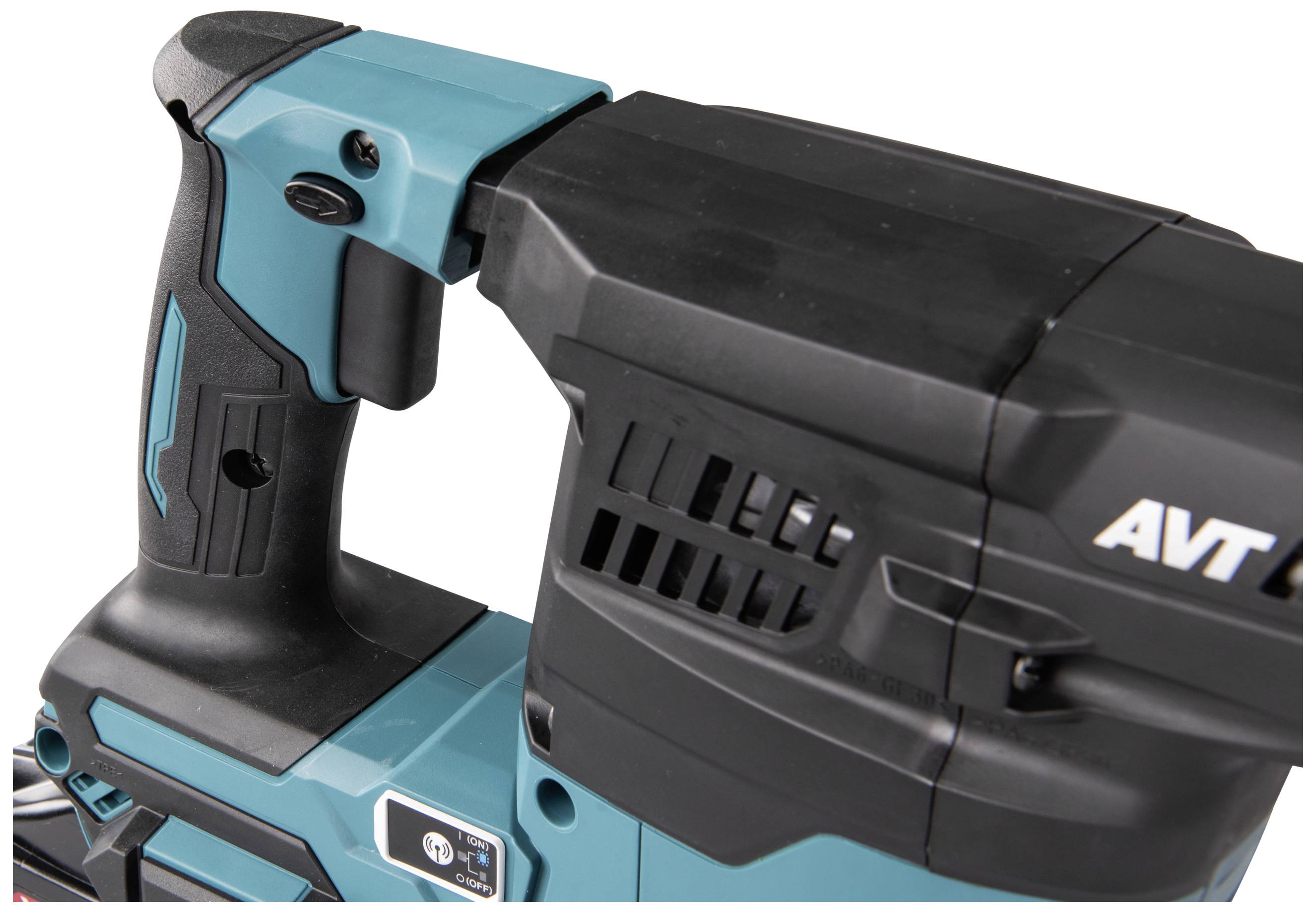 Akkubohrmaschine in Nahaufnahme mit ergonomischem Griff und Entlüftungsschlitzen, markiert mit 'AVT' auf der Seite.
