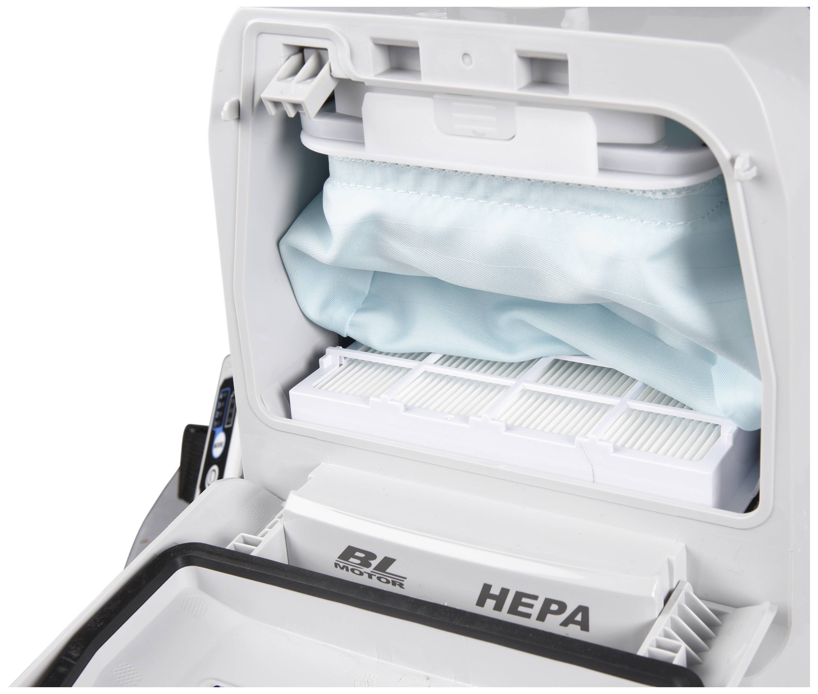 Ein geöffneter Staubsauger mit Blick auf den HEPA-Filter und einen blauen Staubbeutel.