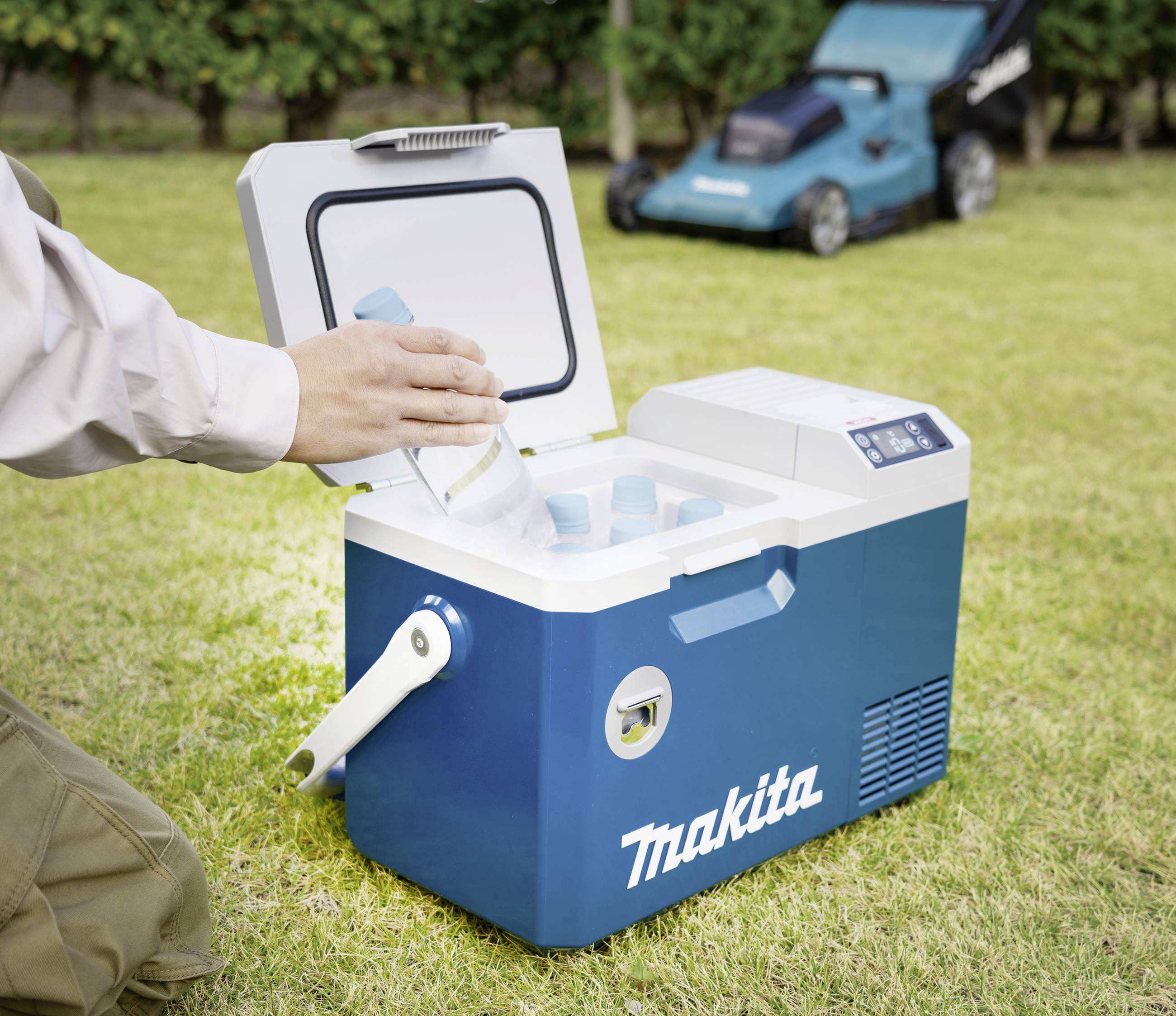 Makita CW003GZ01 Akku-Kühlbox & Heizbox 12 V/DC, 24 V/DC, 100 V/AC, 240 V/AC Türkis, Weiß 7l -18°C