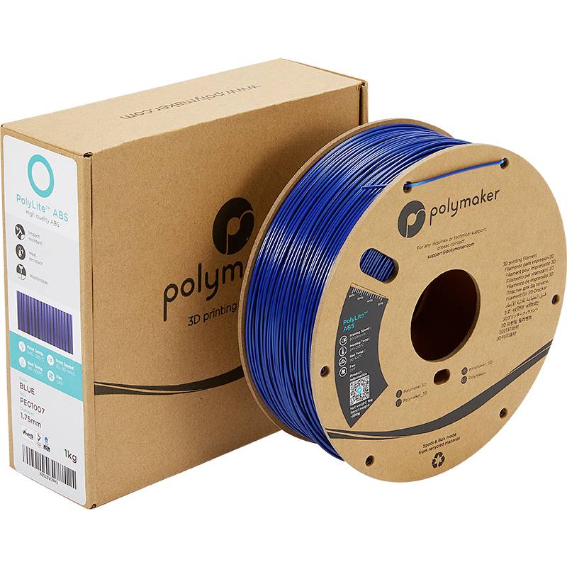 Ein Karton mit einer Spule blauem ABS-Filament von Polymaker für 3D-Drucker. Das Etikett zeigt Materialeigenschaften und Gewicht.