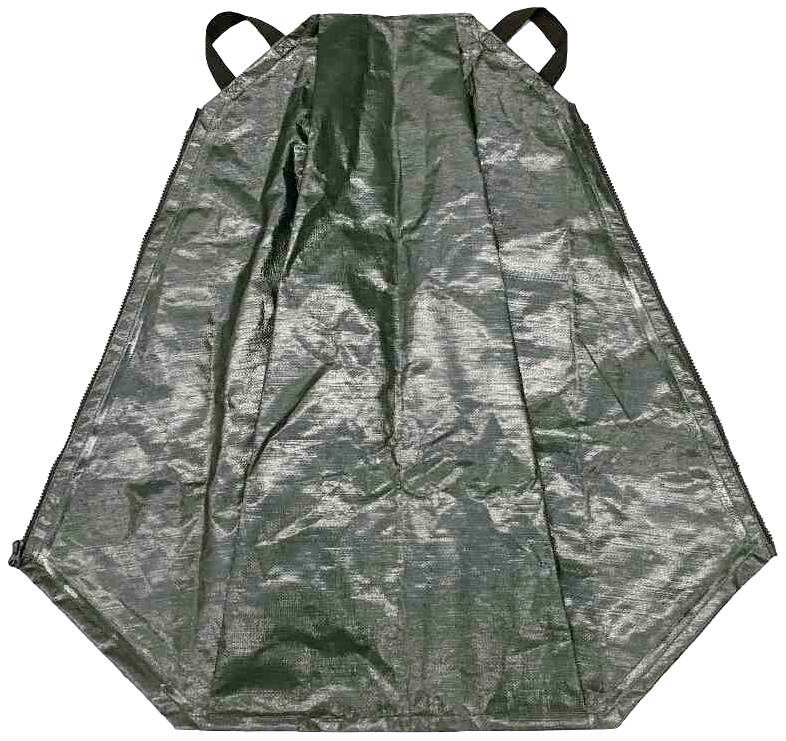 Eine grüne, sechseckige Plane mit angenähten Griffen an den Ecken, möglicherweise für den Transport oder Schutz von Materialien geeignet.