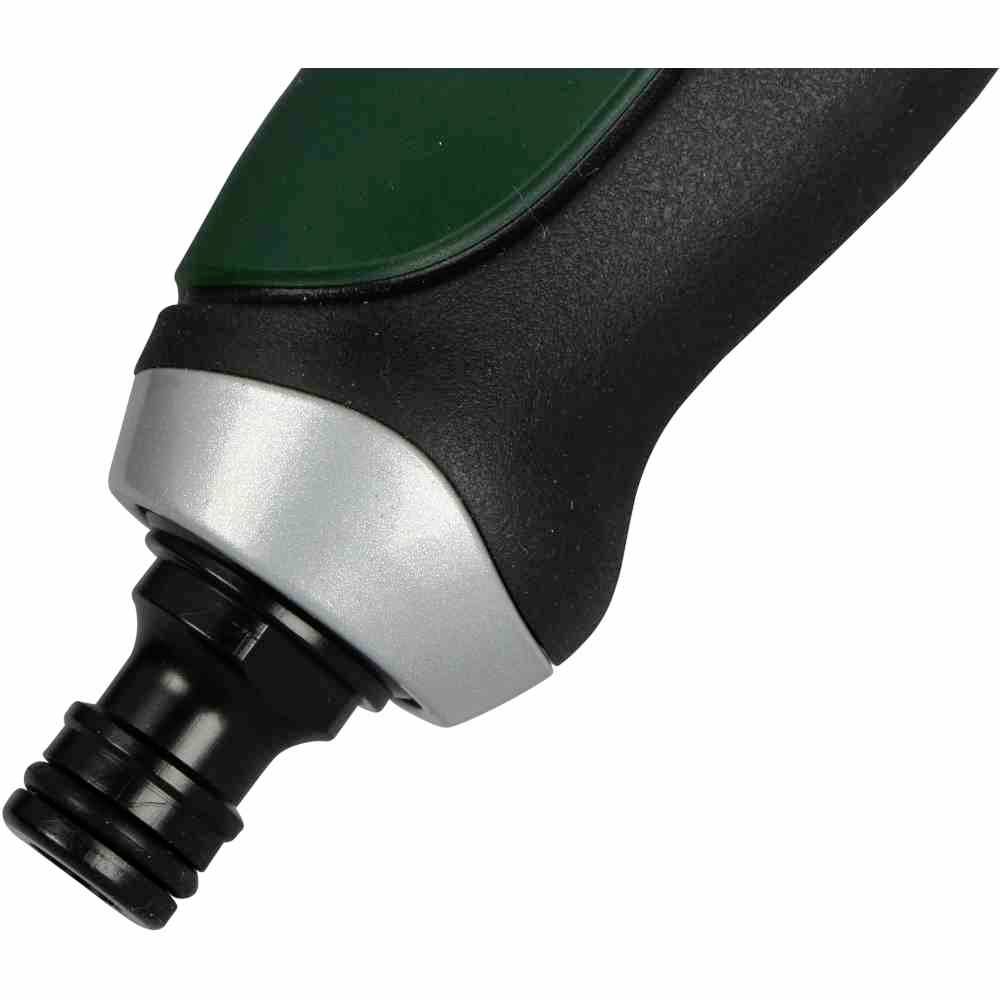 Nahaufnahme eines schwarzen Gartenschlauchanschlusses mit grünem Griff und silbernem Metallring.