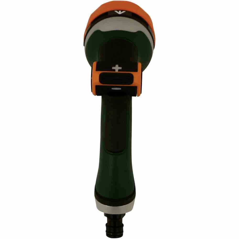 Eine grüne Gartenspritze mit orangenen Akzenten zeigt die Vorderseite. Ein Plus- und Minus-Symbol sind über dem Griff erkennbar.